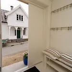 Vakker - Stor Parkeringsplass 10min Fra