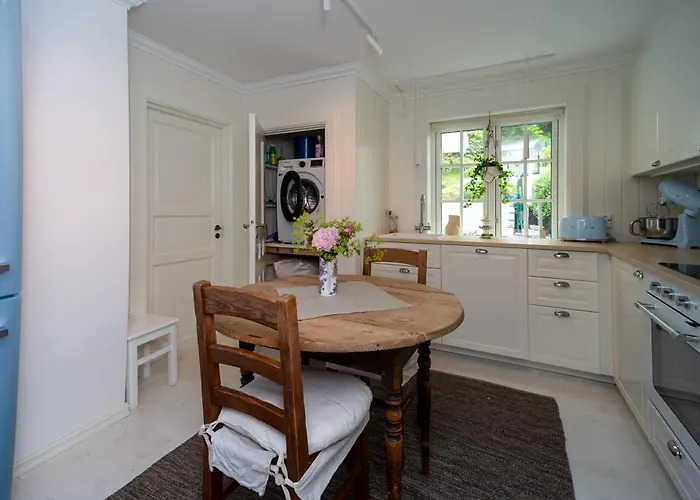 Vakker - Stor Parkeringsplass 10min Fra Apartament