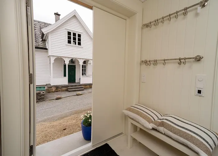 Vakker - Stor Parkeringsplass 10min Fra