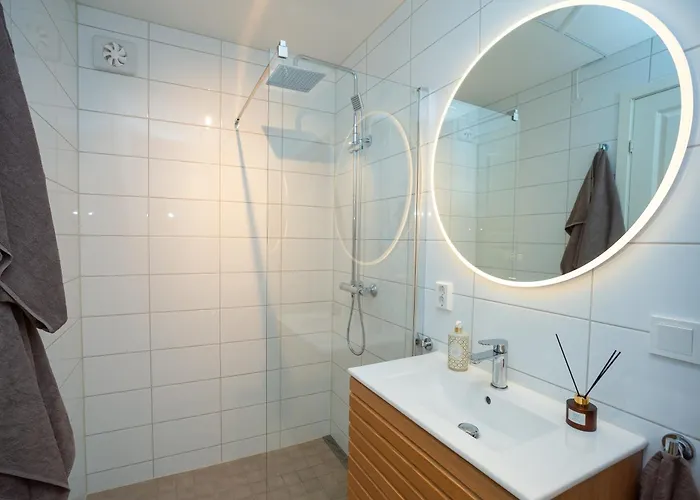 Vakker - Stor Parkeringsplass 10min Fra Apartament