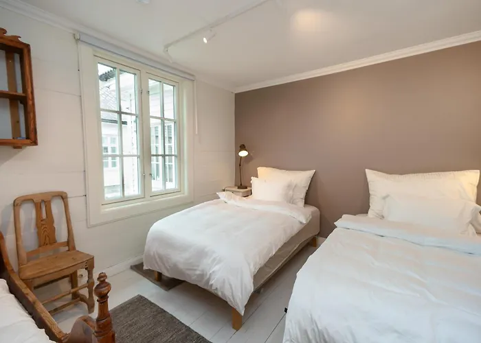 Vakker - Stor Parkeringsplass 10min Fra Apartment